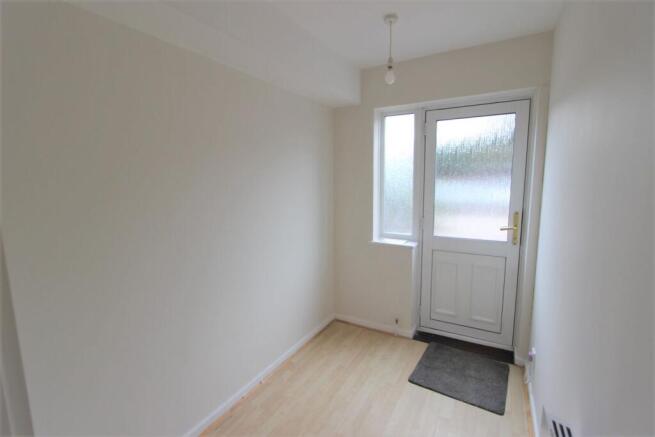 2 bed Ground Flat to rent Image 10