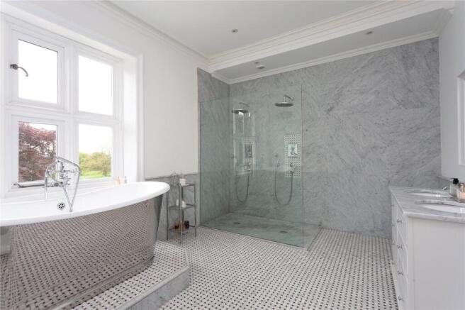 7 bed Detached for sale Image 12