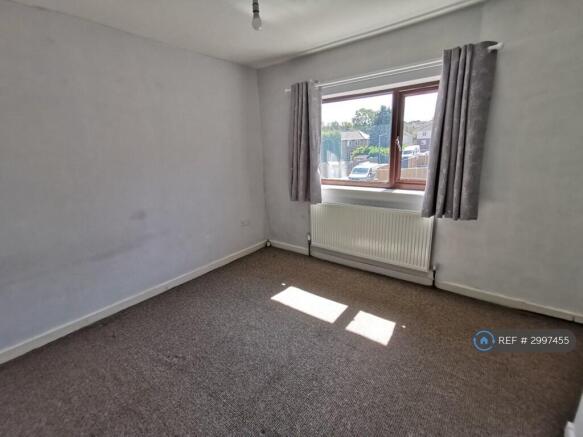 3 bed Semi-Detached to rent Image 6