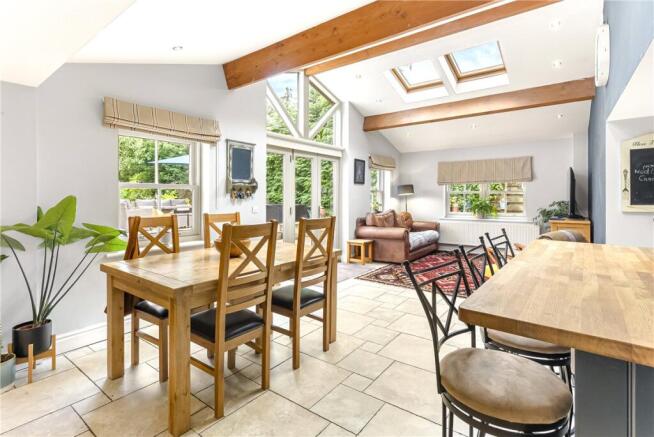 5 bed Detached for sale Image 5