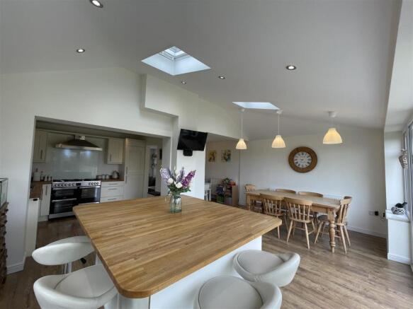 Kitchen/Dining Room