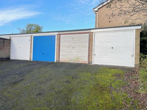 Garage in block 