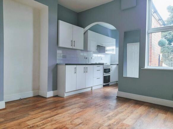 3 bed Terraced to rent Image 4