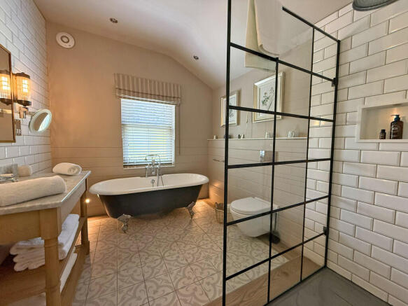 3 bed Terraced for sale Image 9
