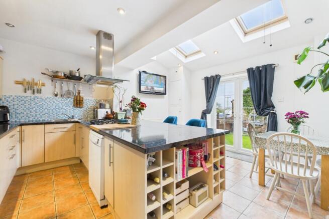 CAM03162G0-PR0364-STILL013