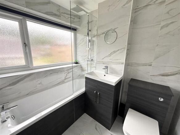 3 bed Town House for sale Image 5