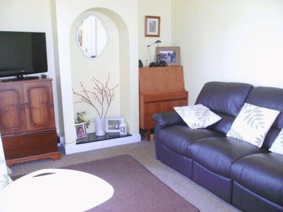 DINING/SITTING ROOM