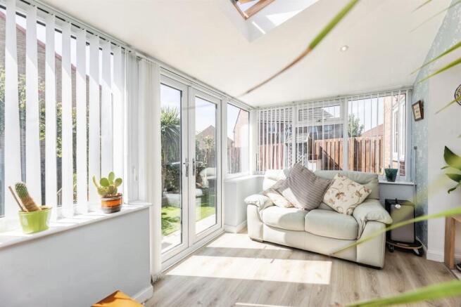 4 bed Detached for sale Image 8