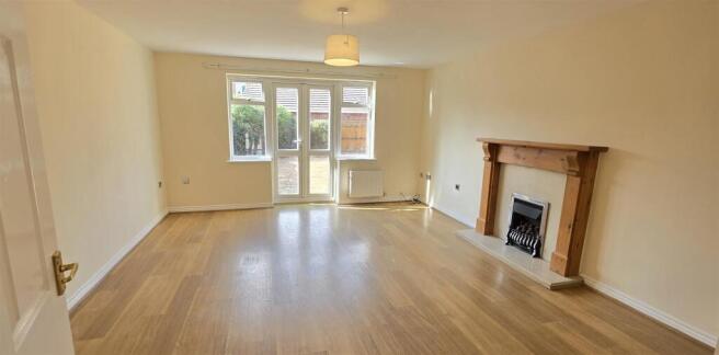 Lounge/Dining Room