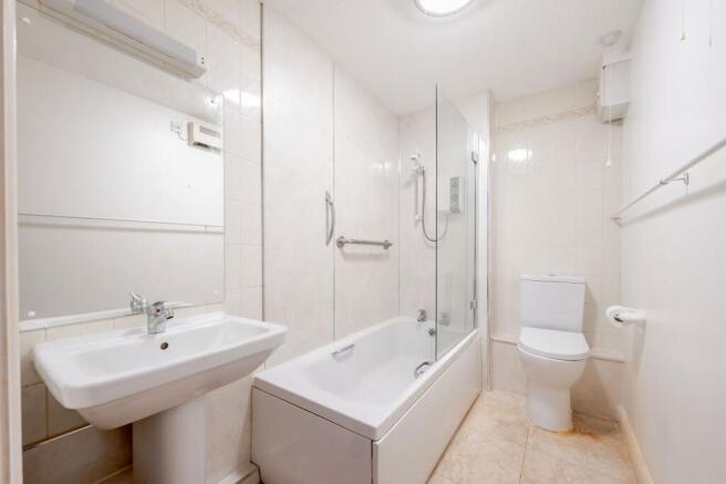 2 bed Flat for sale Image 11