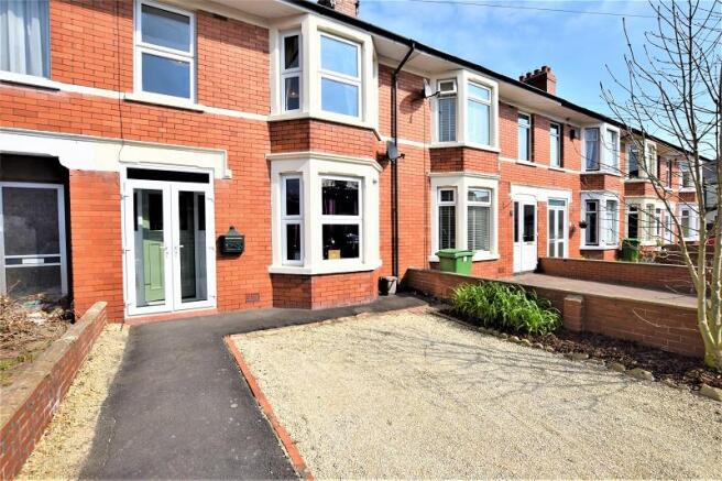 Entrance & Front Garden