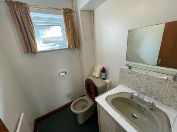 Cloakroom/wc