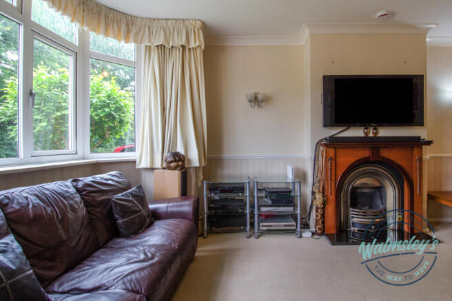 Wide bay & sitting room