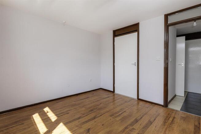 1 bed Apartment to rent Image 12