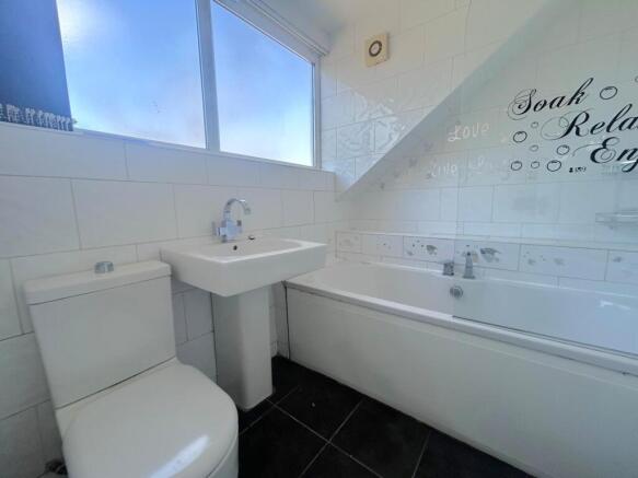 4 bed Detached for sale Image 10