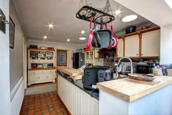 Kitchen 2.jpg