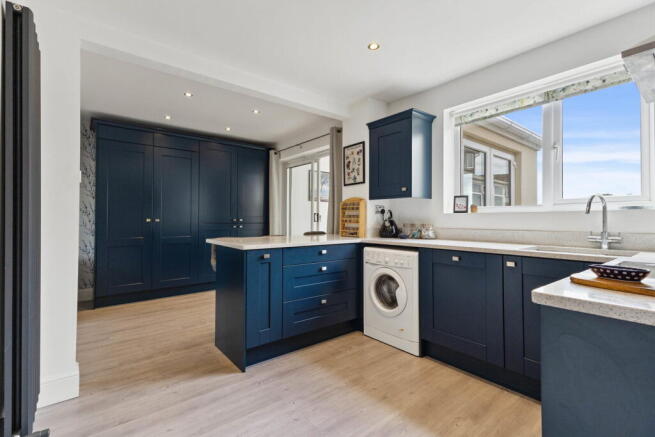 3 bed Semi-Detached for sale Image 6