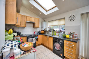 50, Eccleston Crescent, Chadwell Heath, Romford RM6 4QU