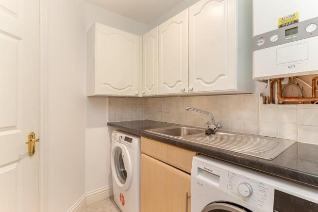 3 bed Apartment for sale Image 6