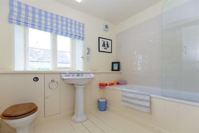 Family Bathroom.jpg