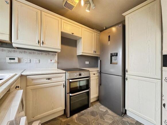 2 bed Semi-Detached for sale Image 5