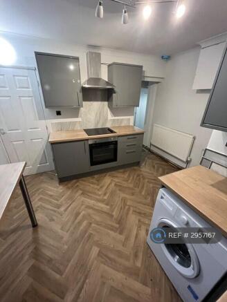 3 bed End of Terrace to rent Image 4