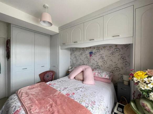 2 bed Apartment for sale Image 9