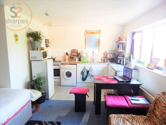 2. Kitchen.JPG