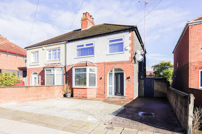 3-bed semi-detached on Warwick Drive , Mansfield, NG18 3AE, £230,000