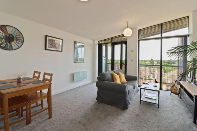 2 bed Flat for sale Image 4