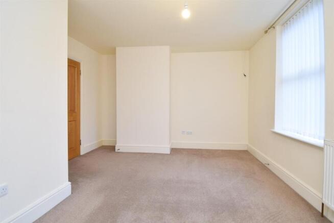 2 bed Terraced to rent Image 7