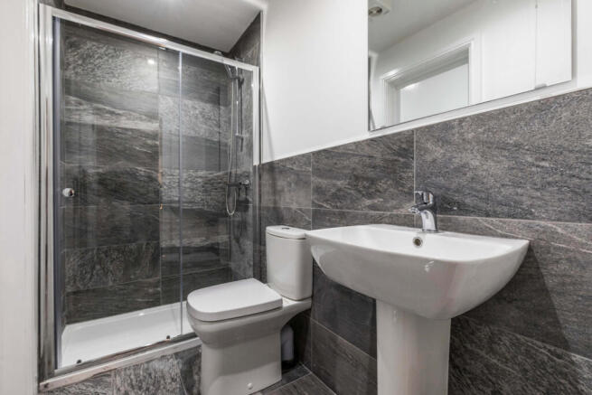 6 bed House to rent Image 5