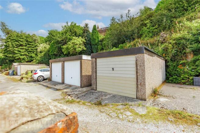 Garage & Parking