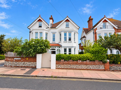 Cliff Road, Eastbourne, BN20 7RU