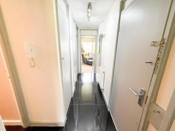 2 bed Apartment for sale Image 9