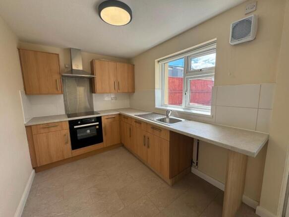 4 bed End of Terrace to rent Image 6