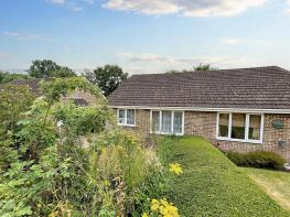 18, Parr Close, Leatherhead KT22 7HD