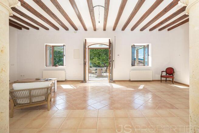Unique historic house for sale in Campanet with pool and open views