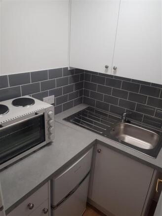 Flat 4, 67 Cedar Road Kitchen 4.jpg