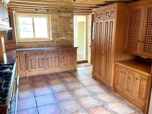 kitchen pic4.jpg
