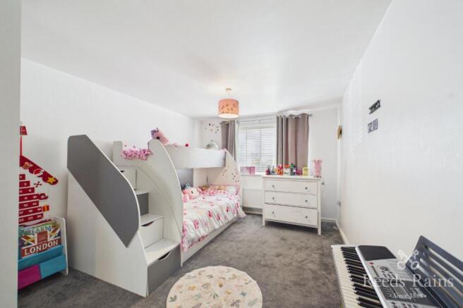4 bed Detached for sale Image 12