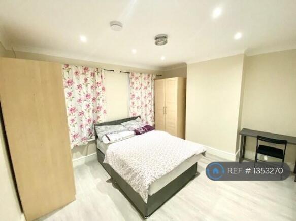 Biggest Bedroom: £700