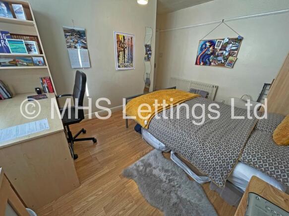 4 bed Semi-Detached to rent Image 11