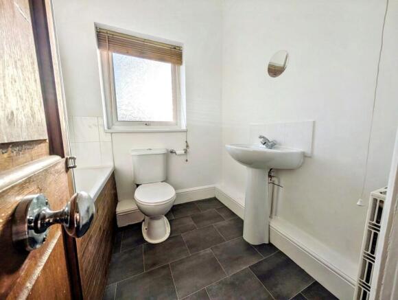 3 bed Semi-Detached for sale Image 9