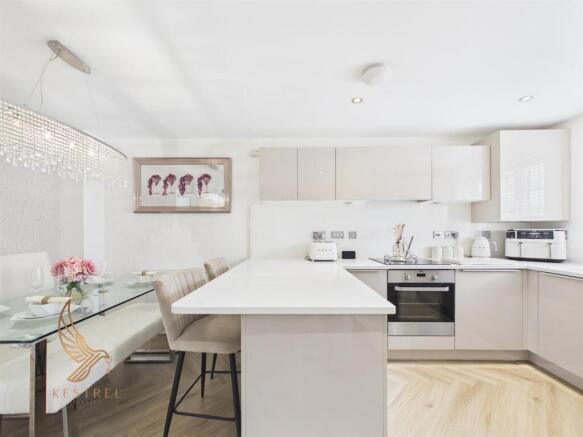 3 bed Semi-Detached for sale Image 4