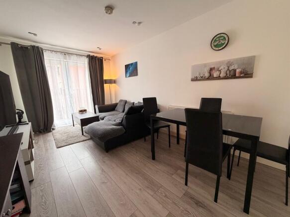 2 bed Flat for sale Image 7