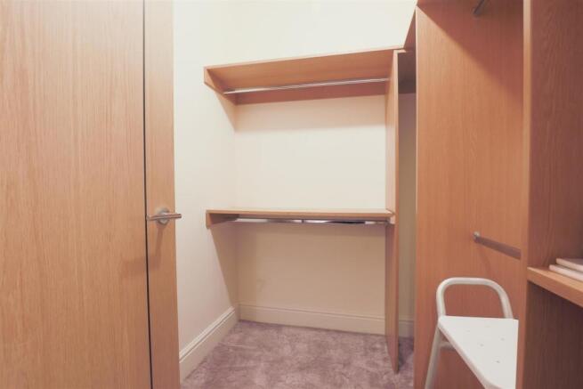 Walk in wardrobe .jpg
