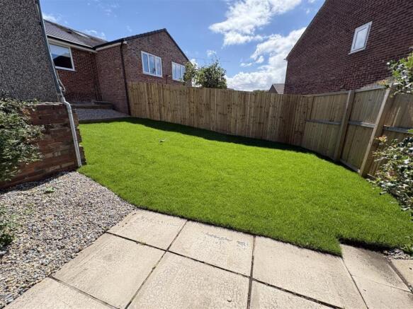 2 bed Semi-Detached Bungalow to rent Image 8