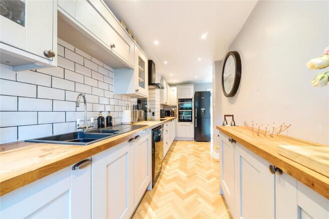 5 bed Link Detached House for sale Image 4