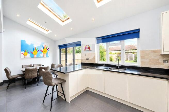 Sefton Avenue, Mill Hill, London, NW7 photo 4